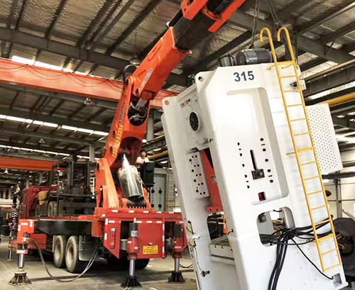 淮阳附近随车吊出租，轻松解决运输难题